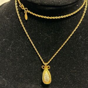 Vintage Joan Rivers Egg gold tone necklace about 18in